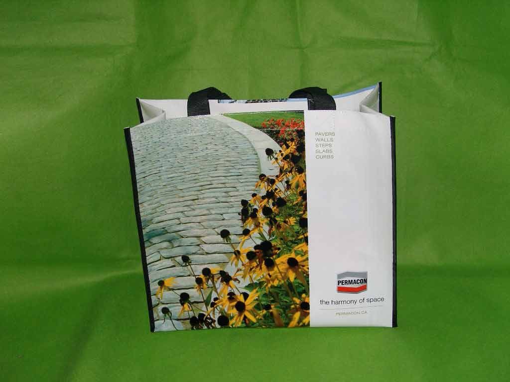 Green pp woven gift bag with laminating