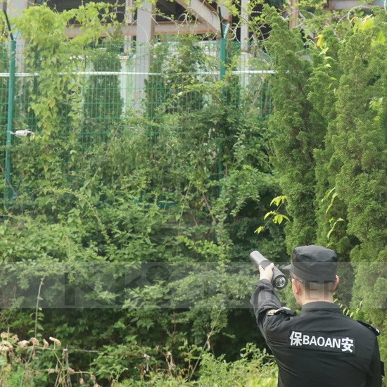 Anti-WIFI Flashlight, Waterproof WIFI Jamming Flashlight with Strong Lighting