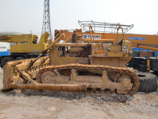 Used CAT D6D bulldozer 