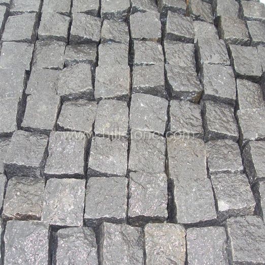 G684 Black All Sides Natural Cobblestone