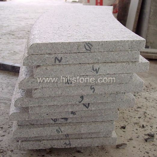 G636 Pink Granite Flamed Step