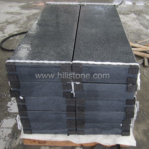 G654 Blue Black Flamed Stone Kerbs