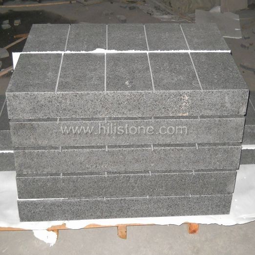 G684 Black Flamed Grooved Stone Kerbs