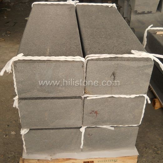 G684 Black Flamed Stone Kerbs