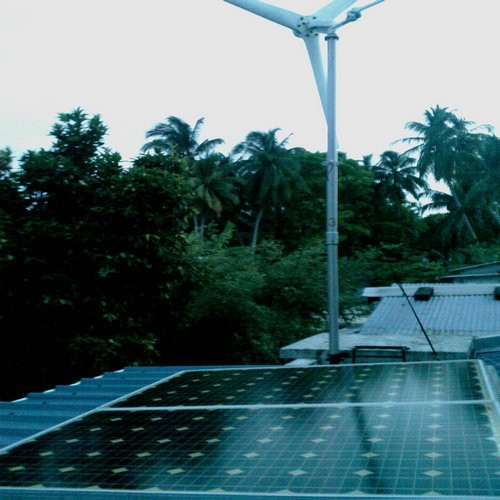 H2.7-500w wind solar hybrid generator system