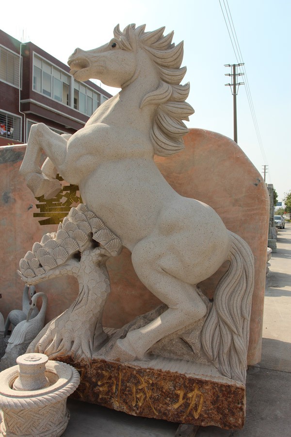 Life size horse statue