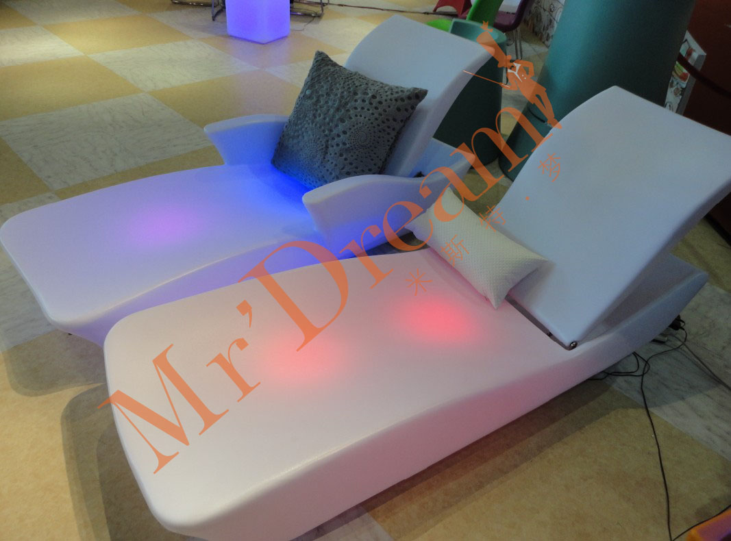 Illuminated armless lounge