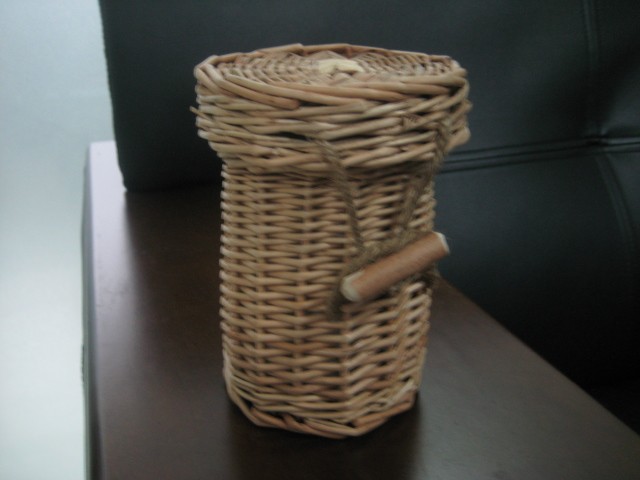 Rattan urn01