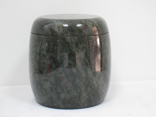 Stone urn013