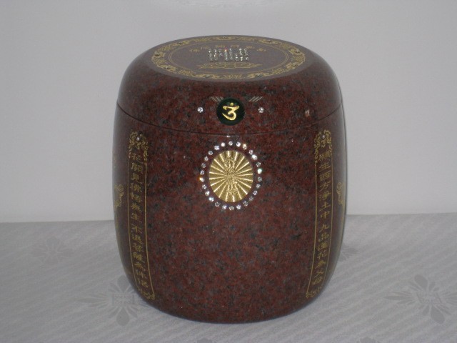 Stone urn018