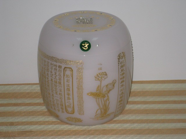 Stone urn019