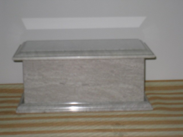 Stone urn026