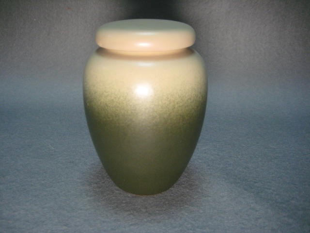 Ceramic urn10-008