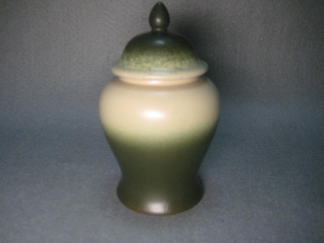 Ceramic urn10-009