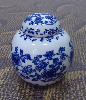 Ceramic urn10-010